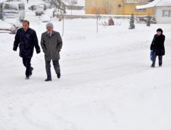 Yozgat’ta Kar Ve Tipi 250 Köy Yolunu Ulaşıma Kapadı