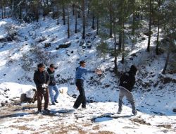 Kara Hasret Kalan Kozanlılar Yaylaya Çıkıp Kardan Adam Yaptı