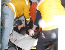 Tartışan Gençlerden Biri 4. Kattan Atladı Diğeri İlaçla Canına Kıymak İstedi