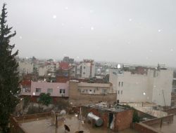 Nusaybin’de 7 Yıl Aradan Sonra Yağan Kar Vatandaşları Sevindirdi