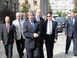 "Devir Değişti, Artık İşadamı Siyasetçiyi Yatırım İçin Başka Ülkeye Götürüyor!"