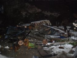 Ereğli'de İstinat Duvarı Araçların Üzerine Çöktü