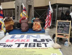 Tibetliler BM Binası Önünde Açlık Eyleminde