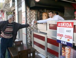 Adana'da Askıda Dürüm Uygulaması İlgi Görüyor