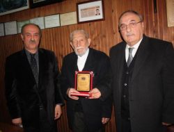 95 Yaşındaki Tahsin Demirci’ye En Yaşlı Mükellef Plaketi