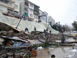 Çöken İstinat Duvarında Çalışmalar Sürüyor