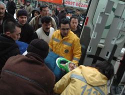 Yolun Karşısına Geçmeye Çalışan Öğrenciye Otomobil Çarptı