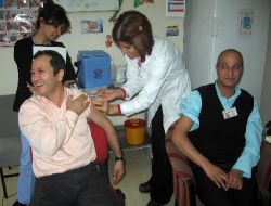 Diyarbakır'da Doktorlar Domuz Gribi Aşısı Oldu