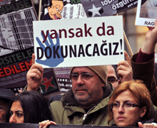 Tutuklu Gazetecilere 'özgürlük'
