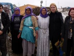 Kobaner Ve Selamet, Depremzede Aileleri Ziyaret Etti