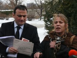 Meclis Önünde Zincirli Protesto