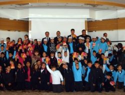 Minikler Harçlıklarını Kimse Yok Mu'nun Van Kumbarasına Attı