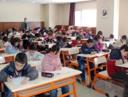 Aksu Anafen Dershanesi'nin Seviye Tespit Sınavı'na Yoğun İlgi