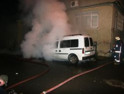 Alev Alev Yanan Otomobil 50 Metre Hortum Uzatılarak Söndürüldü