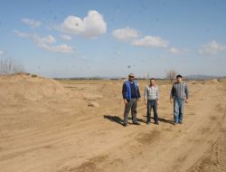 Altınova’da Tarla Yolları Yenileniyor