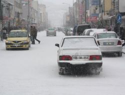 Kars'ta Kar Ve Tipi 35 Köy Yolunu Ulaşıma Kapattı