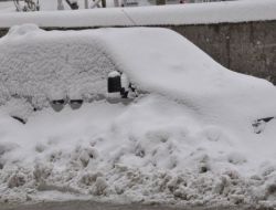 Şırnak’ta Yoğun Kar Yağışından Dolayı Köy Yolları Kapandı