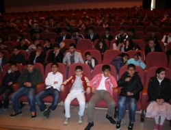 Depremzede Çocuklar Tiyatroda Stres Attı