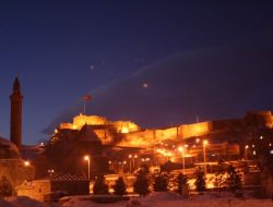 Kars'ta Eğitime Çarşamba Gününe Kadar Ara Verildi