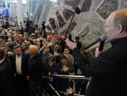 Sandıkların Yüzde 98’i Açıldı, Putin Oylarını Yüzde 64’e Yükseltti