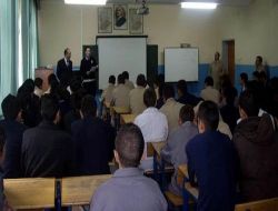 Kars Emniyeti'nden Öğrencilere Trafik Eğitimi