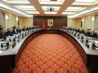 Bakanlar Kurulu sürüyor..