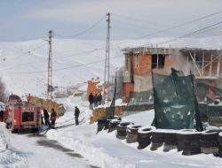 Isınmak İçin Sobaya Tiner Döktü, Yanarak Ağır Yaralandı
