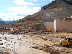 Barajdaki Patlama Kaybolan İşçilerin Yakınları: Bir Mezarları Olsun