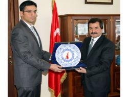 Dpü Rektörü Karaaslan'dan Makale Yarışması Şampiyonu Akademisyenlere Tebrik