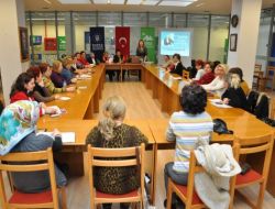 Kadınlar 'Diksiyon Ve Beden' Konulu Seminerde Buluştu