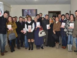 Denizli Belediyesi Ailelere Sağlıklı Evlilik Eğitimi El Kitabı Hediye Ediyor