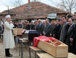 Servis Kazasında Ölen Üç Öğrenci Toprağa Verildi