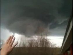 Yaklaşan Hortumdan Korunmak İçin Böyle Dua Etti