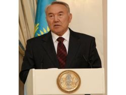 Nazarbayev, Putin’nin Seçim Zaferini Kutladı