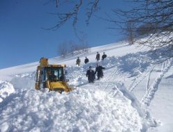 Yavuzkemal'de Kar Kalınlığı 2 Metreye Ulaştı