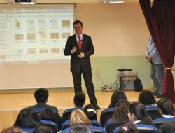 Girişimcilik Dersinde Başkan’dan İki Dil Öğrenene İş Sözü