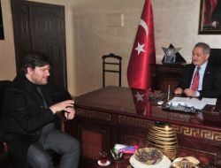 Sanatçı Ahmet Şafak, Başkan Kara’yı Ziyaret Etti