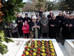 Çetin Emeç Mezarı Başında Anıldı