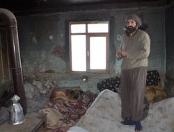 Anne Ve Engelli Oğlu Harabe Evde Yaşam Mücadelesi Veriyor