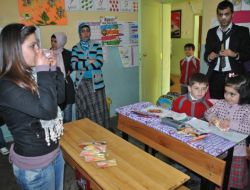 Öğrencilerin Mendili Gül Kokacak