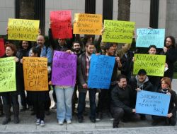 Konak Sineması'na Gelen Hacizi Protesto Ettiler