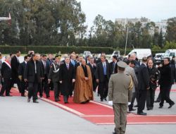 Gül Tunus'ta Resmi Törenle Karşılandı