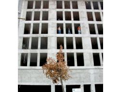 Alkol Alınca Kendini Atmaya Kalktı