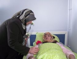 Elvander'den Kadın Hastalara Ziyaret