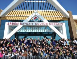 Kepez'de 500 Öğrenci ‘kediler Ve Köpekler’i Seyretti