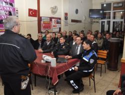 Balıkesir Polisi Aile İçi Şiddete Karşı Kahvehanelerde Eğitim Veriyor