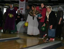 Kadın Kursiyerler, Hayatlarında İlk Kez Bovling Oynadı