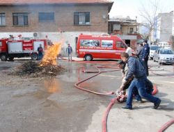 Edremit Belediyesi Yangın Riski Bulunan İşletmelere Söndürme Eğitimi Veriyor