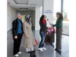 Kadınlar, Gün Boyunca Olimpik Yüzme Havuzundan Ücretsiz Yararlandı