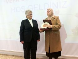 ÜMRAN MENDERES’E VEFA ÖDÜLÜ